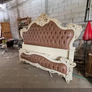 Dipan ukir mewah klasik