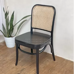 Kursi Makan rotan kevin warna hitam