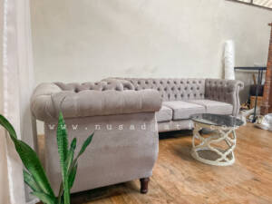 Set sofa Chesterfield kain bludru modern by Nusadjati