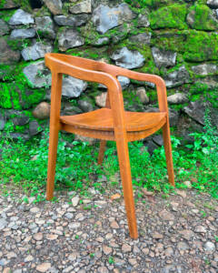 Kursi kafe Shima natural walnut