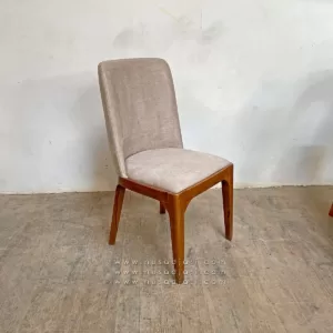 Sabrina - Kursi Makan Desain Minimalis Dengan Jok Busa Kain Bludru Krem