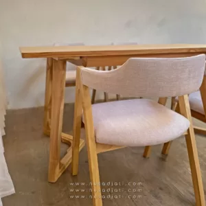 Meja Makan 4 Kursi Minimalis Letter A