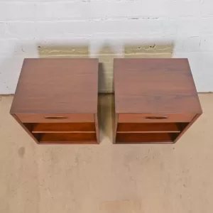 Meja Samping Minimalis Emma Natural Walnut