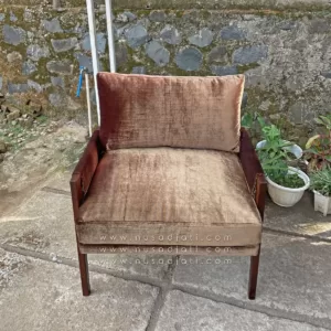 Sofa Single Desain Klasik Modern Kain Bludru