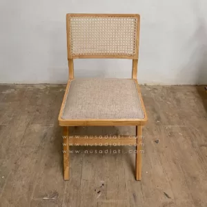 Mira - Kursi Cafe Rotan Desain Unik