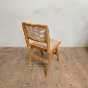 Mira - Kursi Cafe Rotan Desain Unik