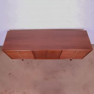 Lila - Bufet Ruang Tamu Retro Model Terbaru