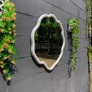 Nila - Cermin dinding aesthetic dengan frame berbentuk bulat abstrak