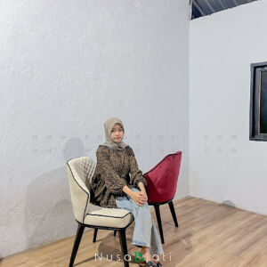 Kursi Makan Bludru Motif Kotak Diamond