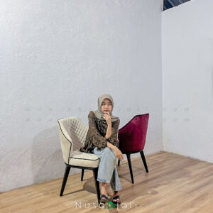 Kursi Makan Bludru Motif Kotak Diamond