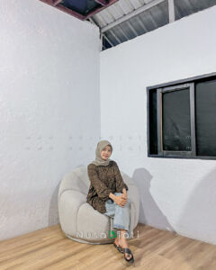 Sofa Aesthetic Labu Bludru Salur Beige